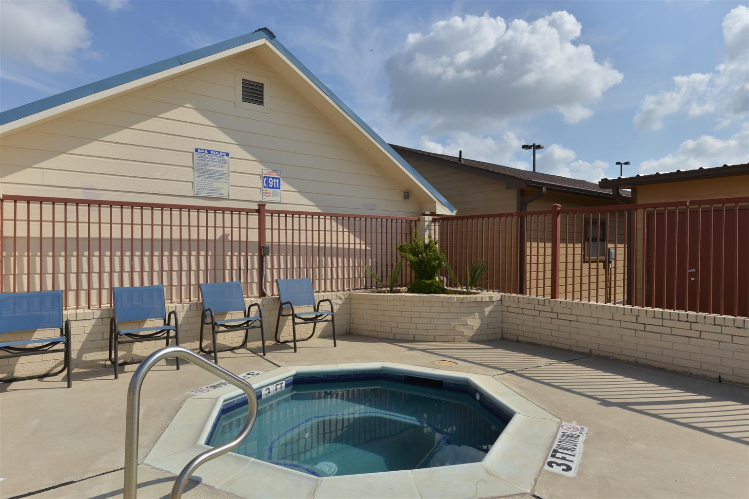 Western Regency & Motel 3*