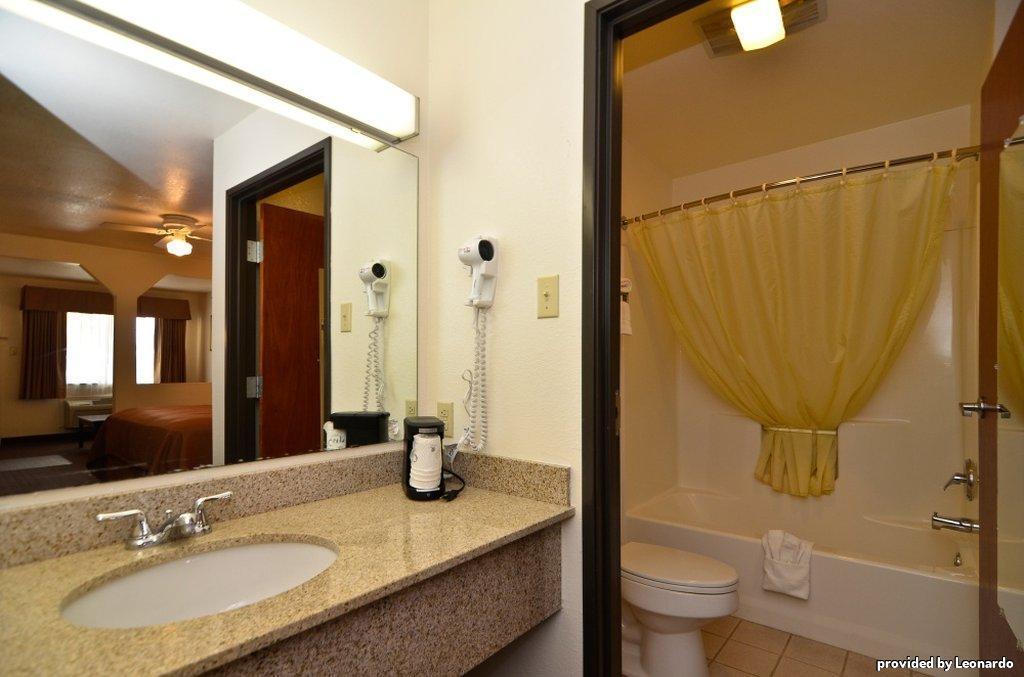 Western Regency & Motel Gonzales