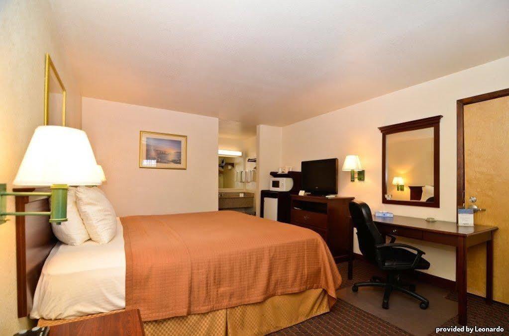 Western Regency & Motel 3*